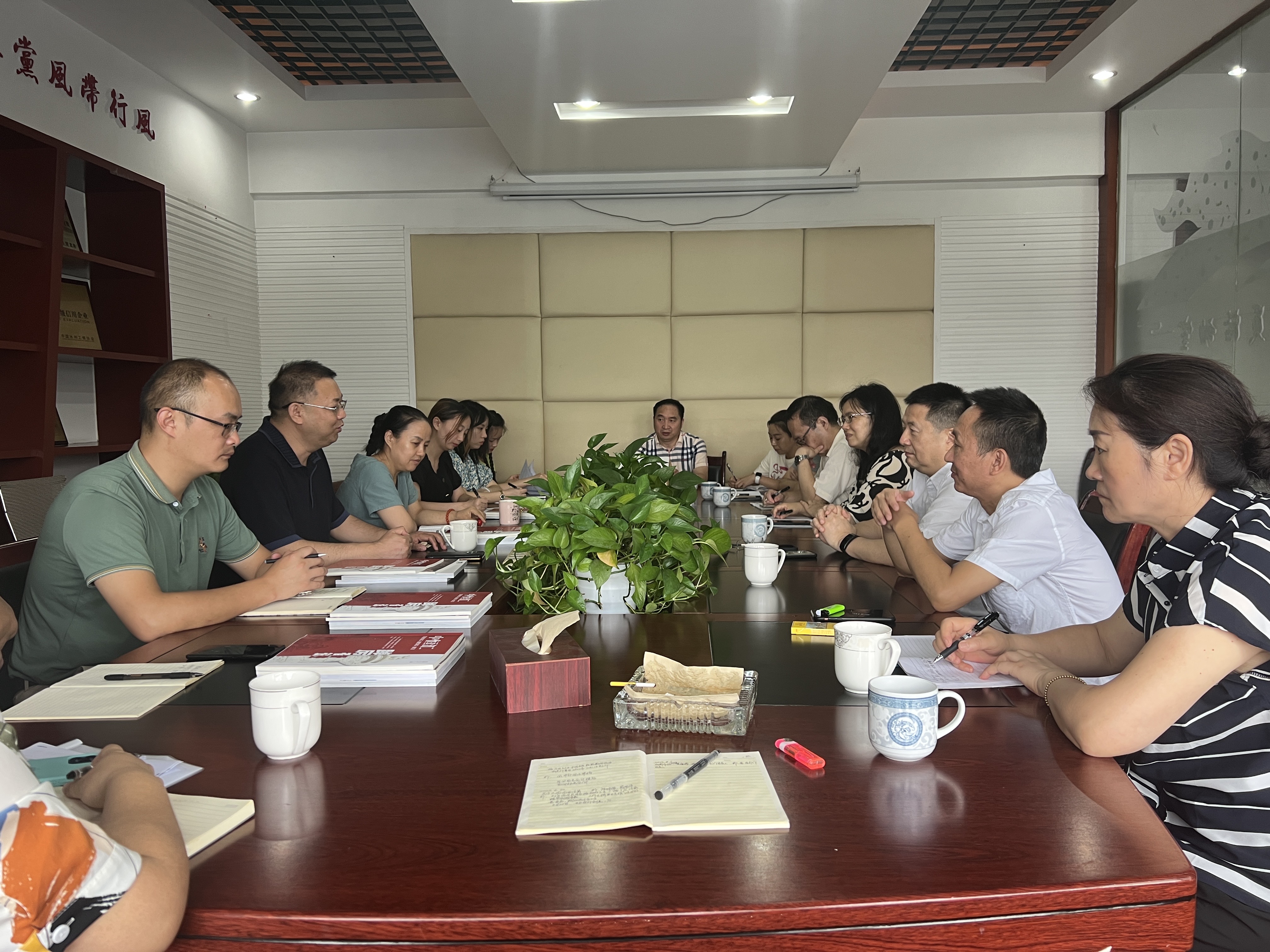 集團公司總經(jīng)理鄒永紅一行調(diào)研成都市市政建設監(jiān)理有限責任公司